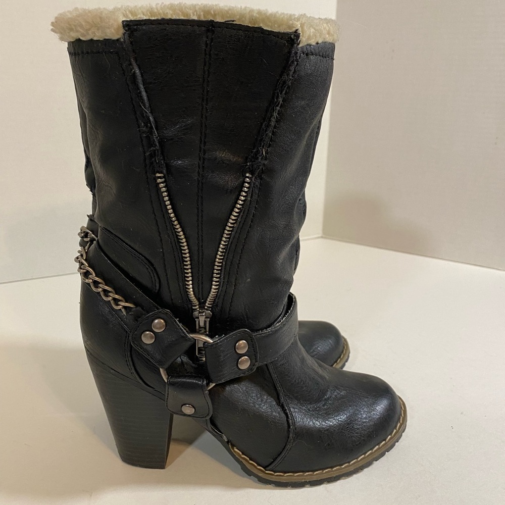 Candies Sherpa lined heeled boots size 7